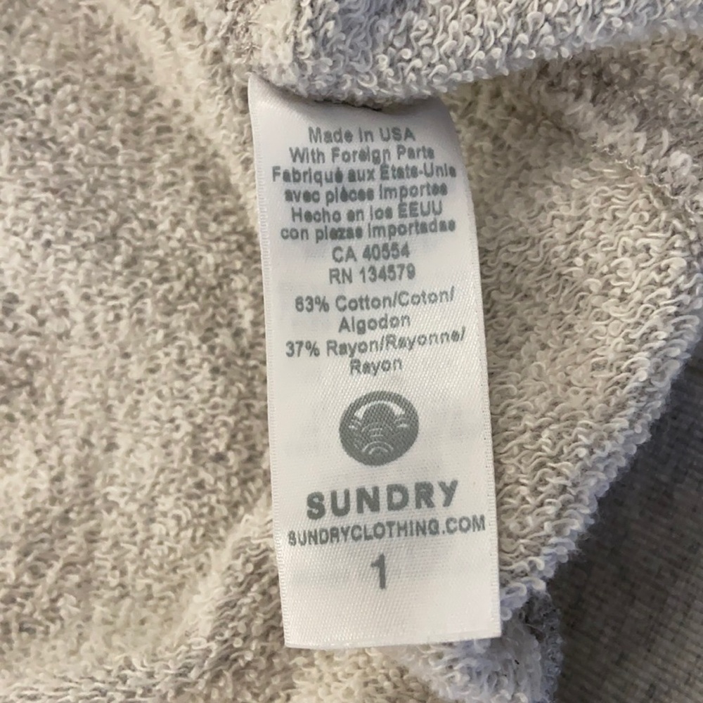 Sundry Lips Raglan Pullover - Picture 9 of 11